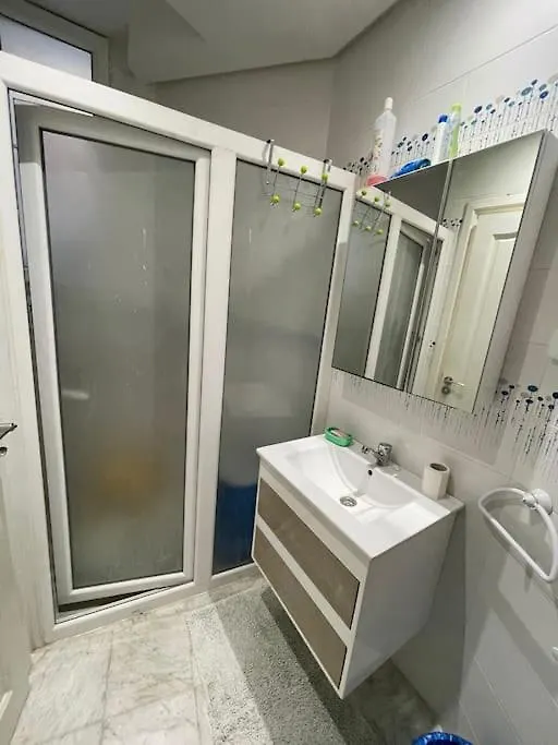 Etage De Villa Avec Jardin, Pres De L'Aireport Et Parking Prive Ariana