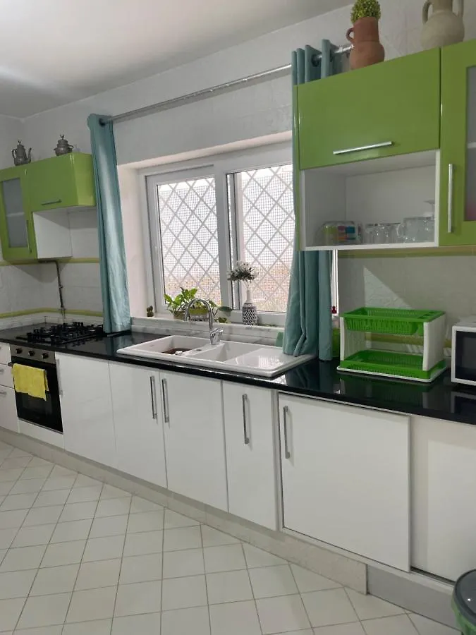 Etage De Villa Avec Jardin, Pres De L'Aireport Et Parking Prive Ariana 0*,  Tunisie